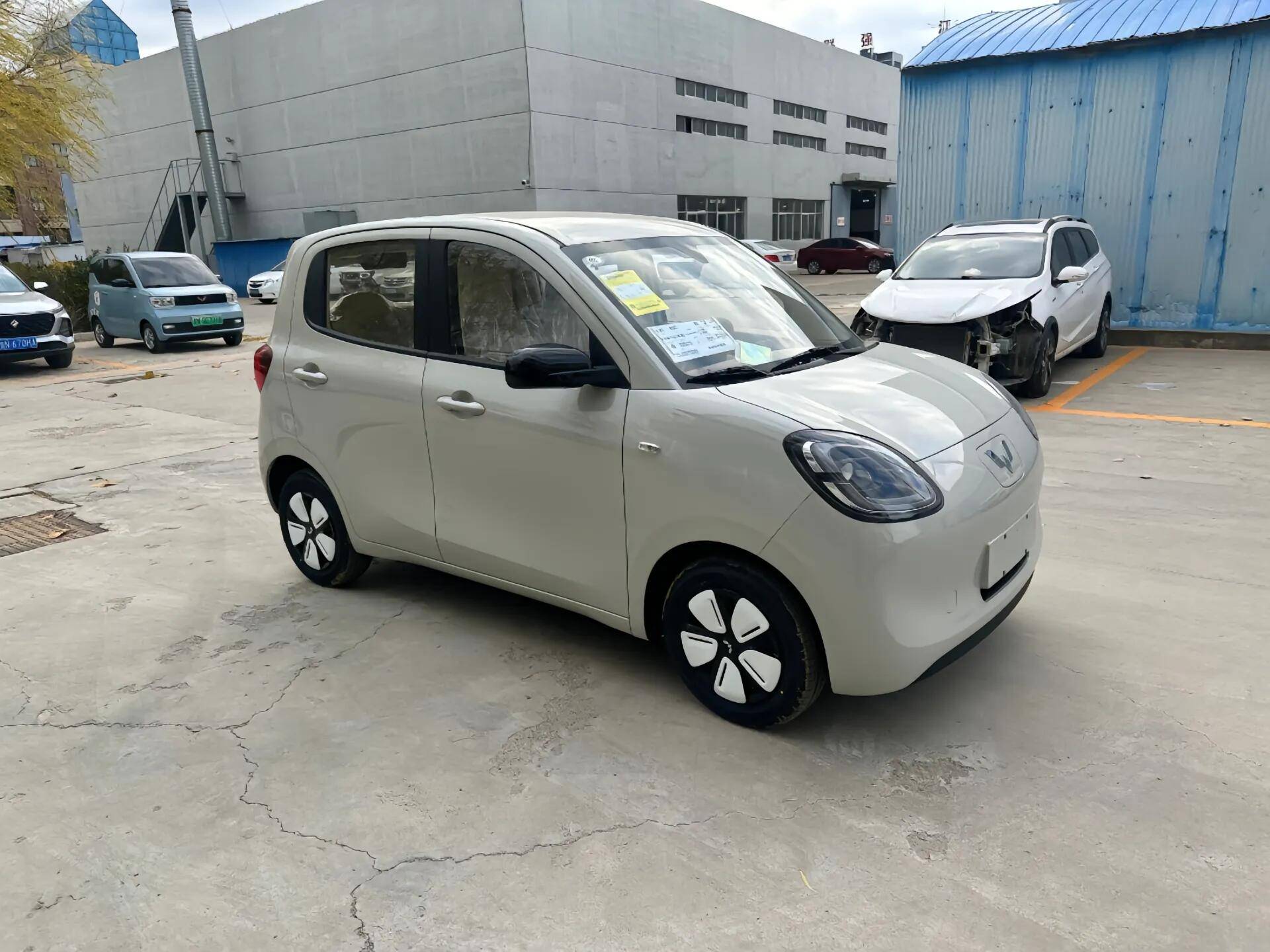 宏光MINIEV四门版配置公布 推出进阶款/臻享款两车型