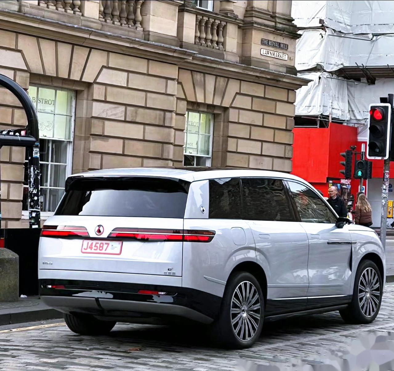 腾势N9首批量产车正式下线 可随时到店品鉴