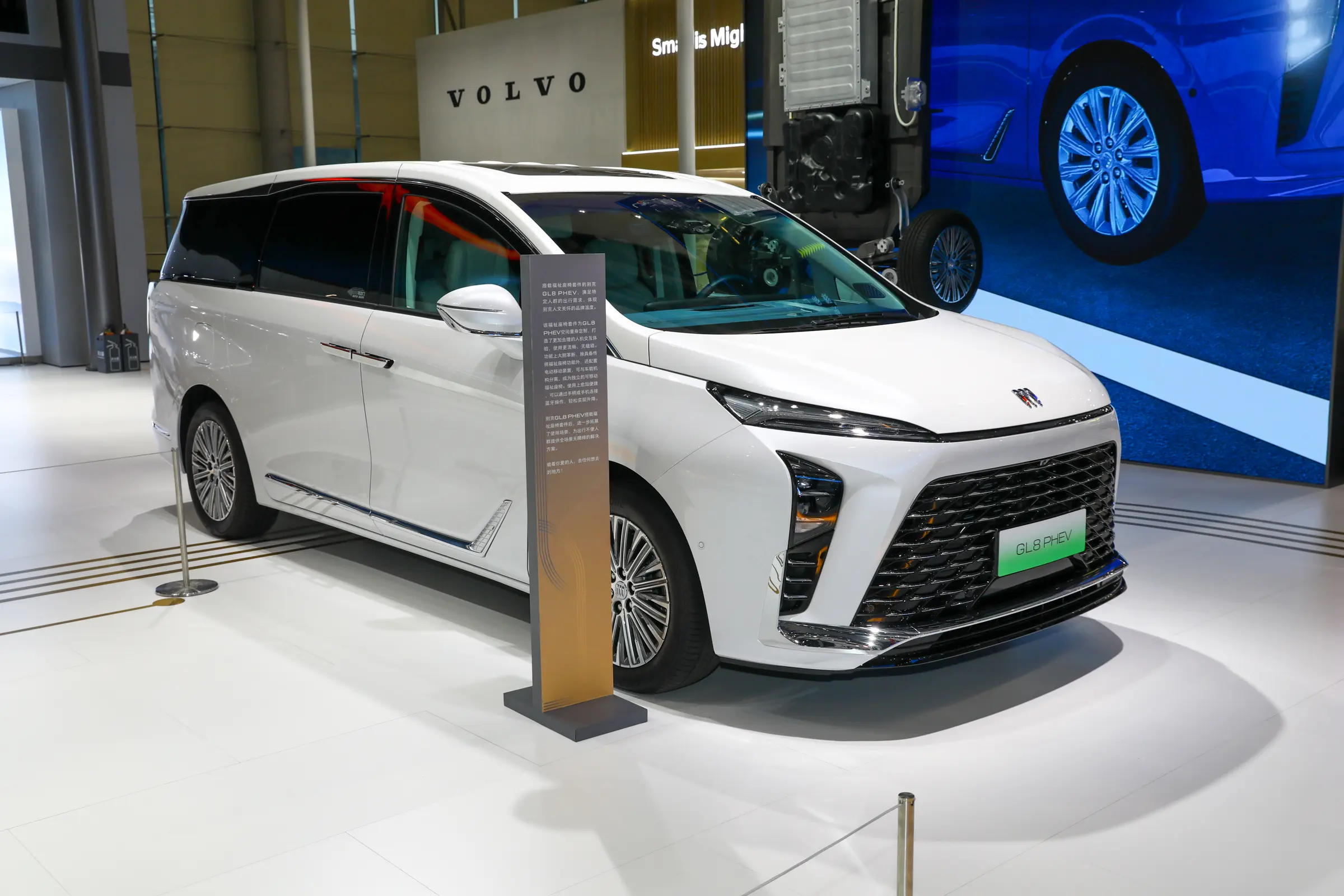 高端豪华MPV GL8陆尊PHEV 限时优惠价33.99万起