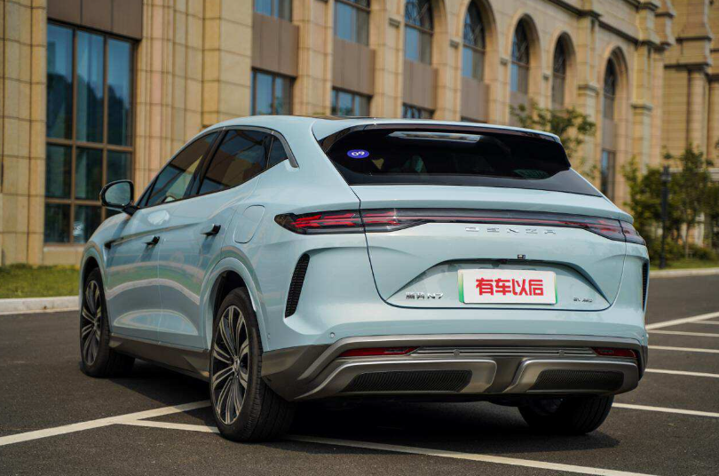 腾势Z9系列PRO版车型开放云辇-A选配 百万级豪华底盘触手可及