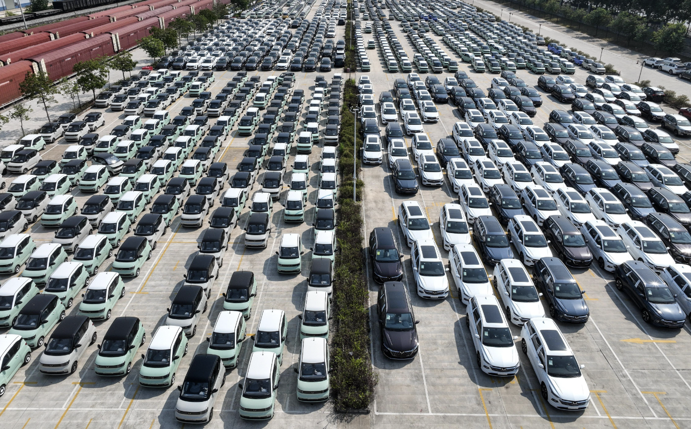 应对关税不确定性 美企业及消费者大举囤货