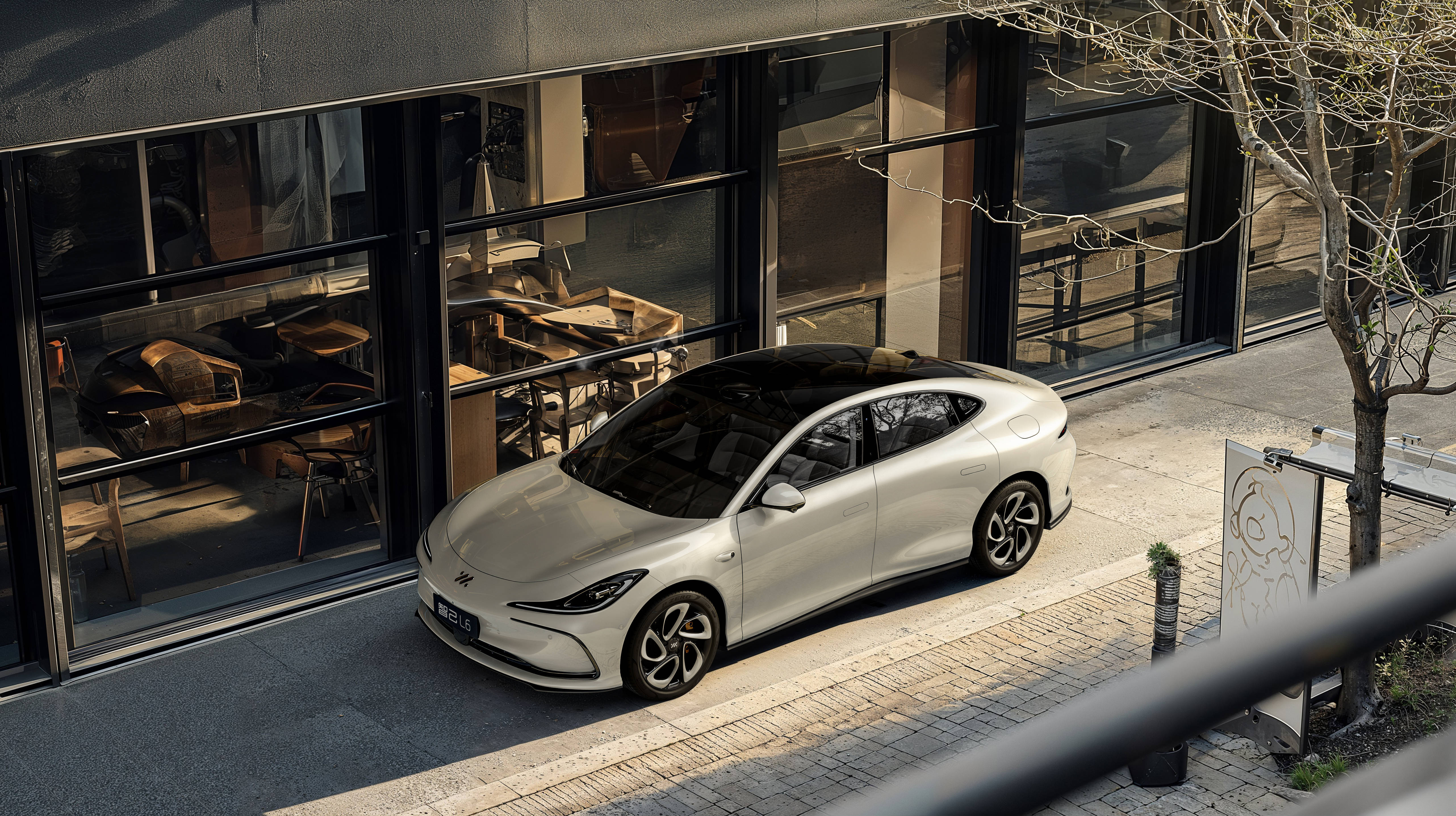 全新智己LS6剧院版上市 权益价21.99-28.29万元