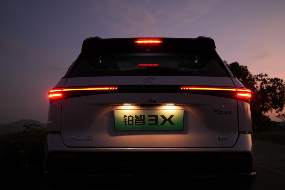 广汽丰田全新纯电SUV铂智3X上市 10.98万起