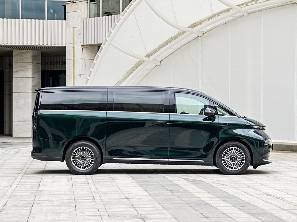 售价29.99-59.99万 吉利银河翼真L380上市