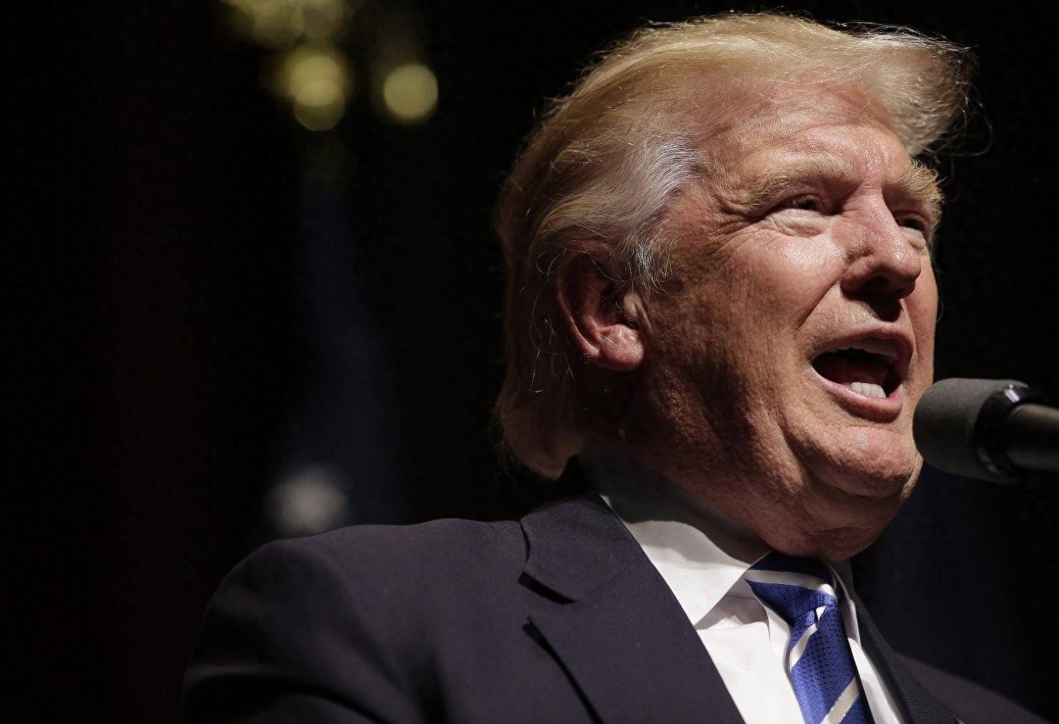 最新民调:多数美国人认为特朗普的经济政策过于反复无常