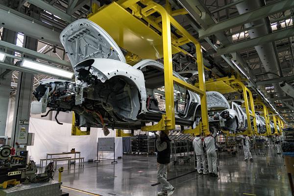 “特朗普关税”反噬本国！美国人开始疯狂囤货！中国品牌电视被买空！