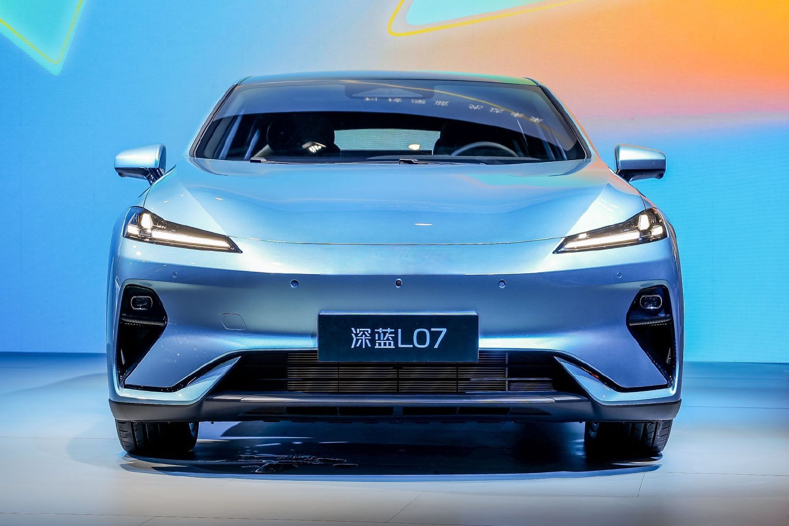 增程/纯电双版本 “少即是多”eπ007上市