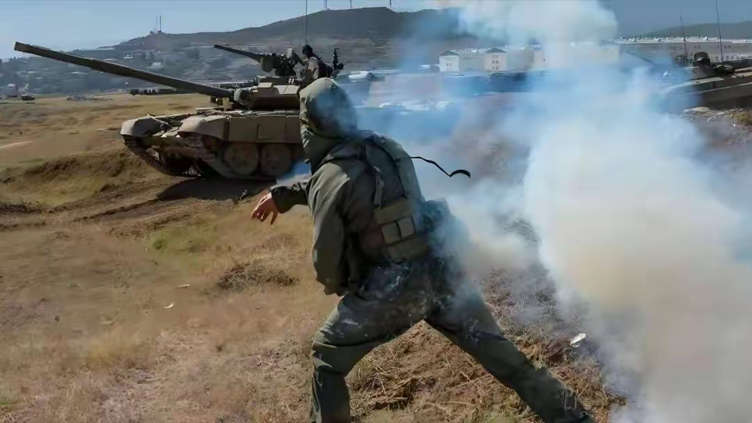 俄乌消息！乌克兰遭大规模袭击、普京所乘直升机遭大规模袭击！特朗普“怒了”