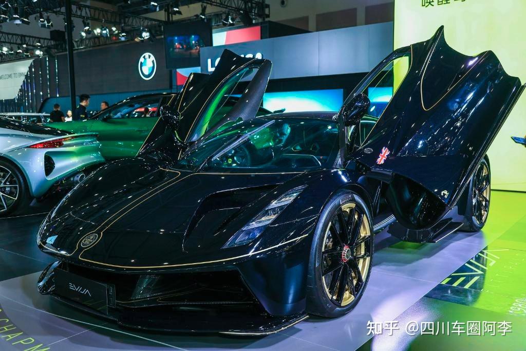 问界全系亮相重庆车展 明星车主分享用车体验