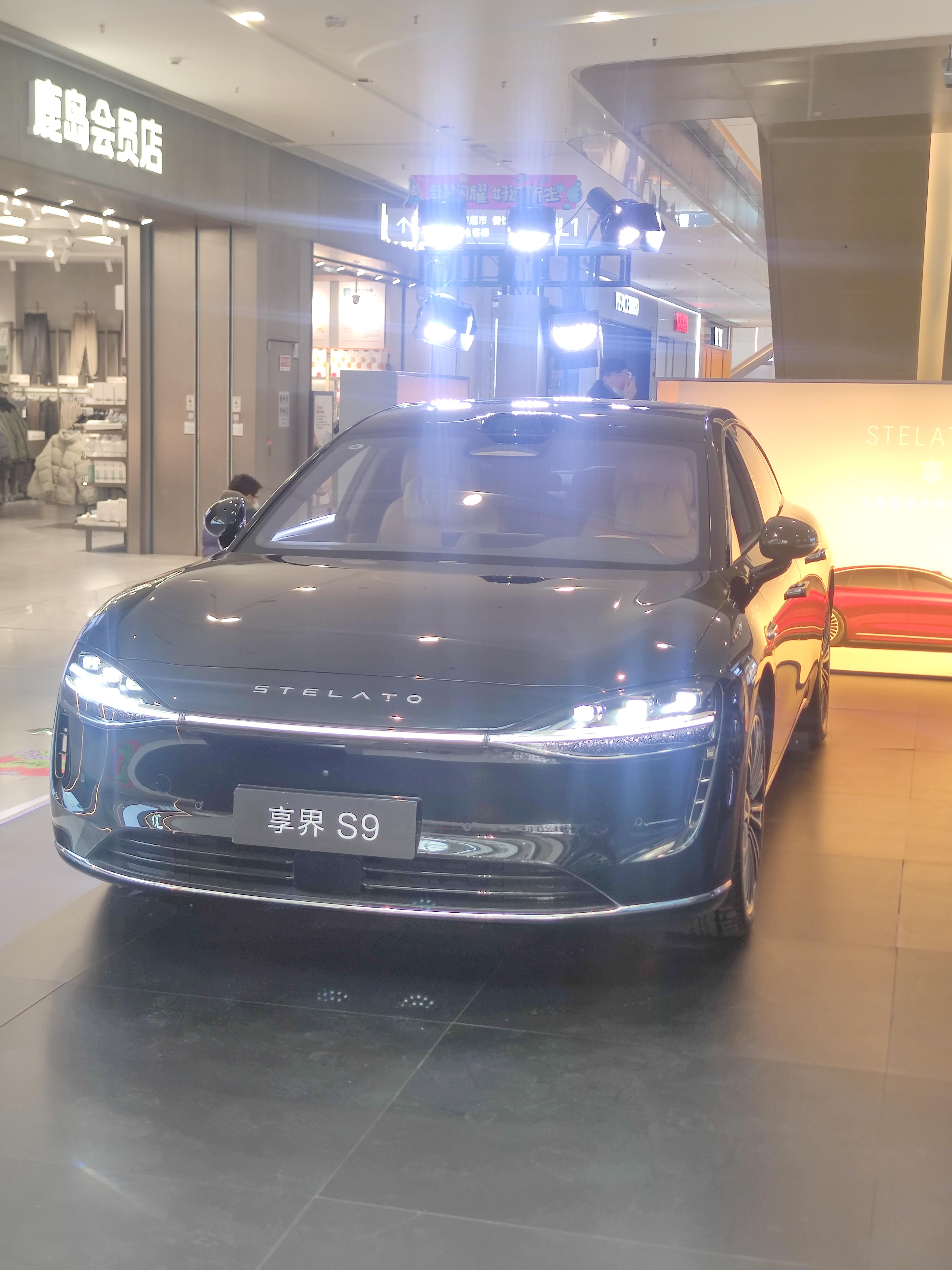 问界全系亮相重庆车展 明星车主分享用车体验