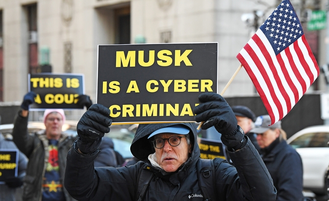 美联储明晨或继续“按兵不动” 特朗普急催的降息何时到来？