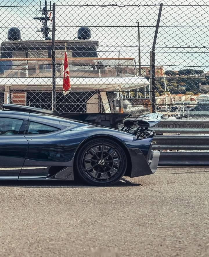 梅赛德斯-AMG助阵电影《F1™:狂飙飞车》