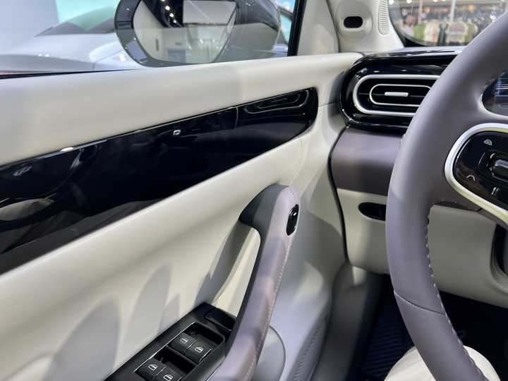 零跑全新C11上市 指导价14.98-16.58万