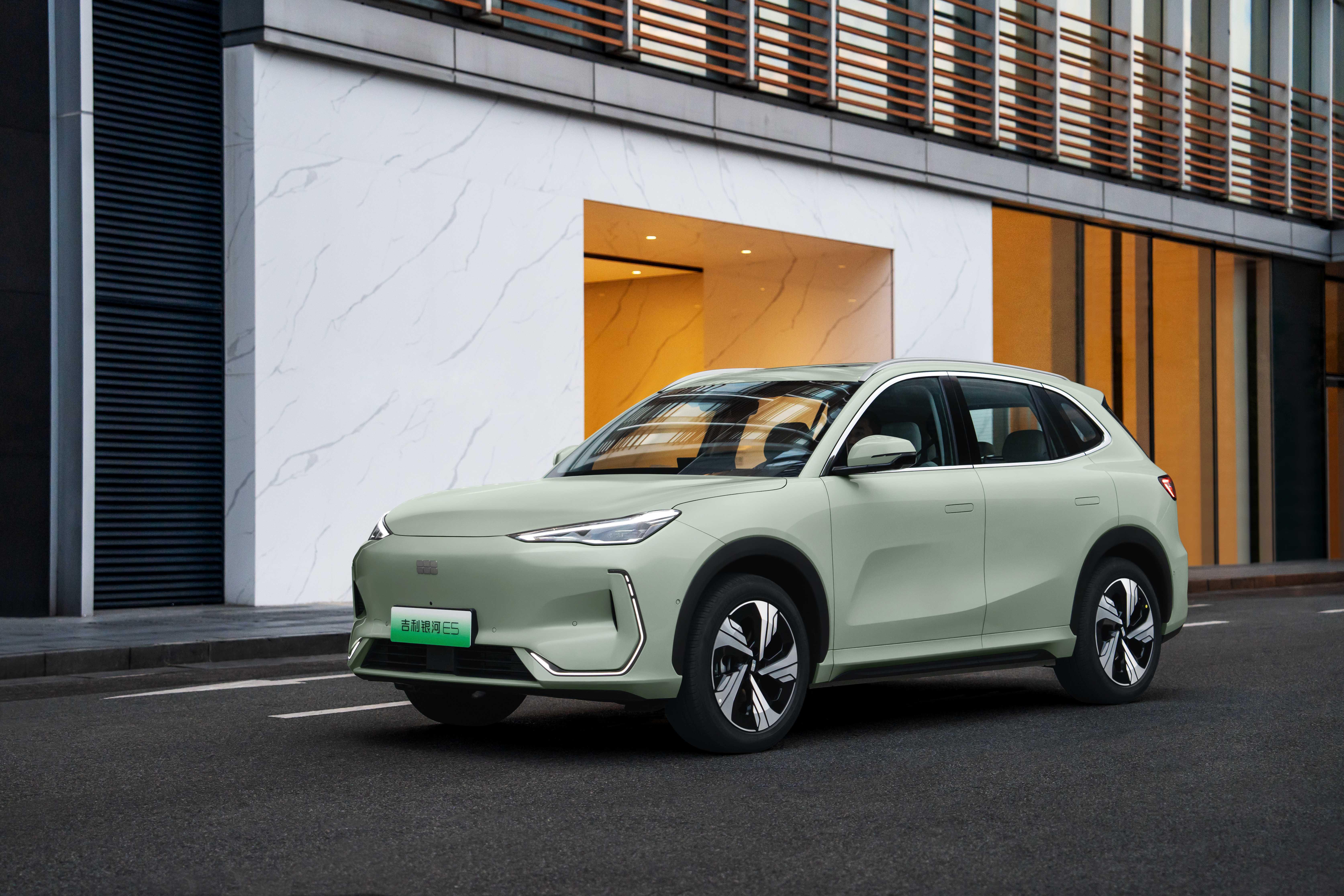 全系新增续航、驾控升级 2026款吉利银河E5加量不加价