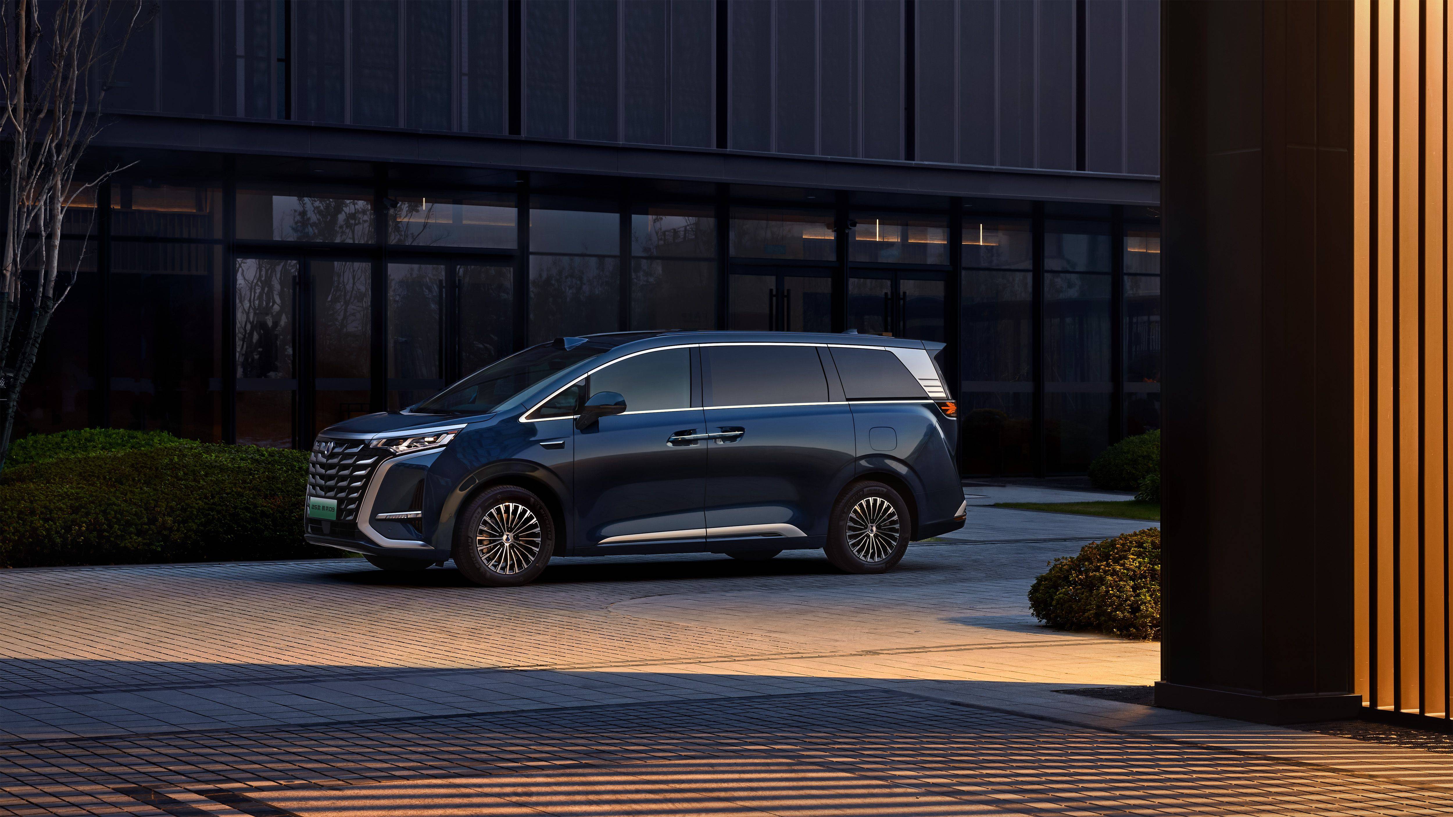 辅助驾驶能力提升 25款腾势D9再迎OTA升级