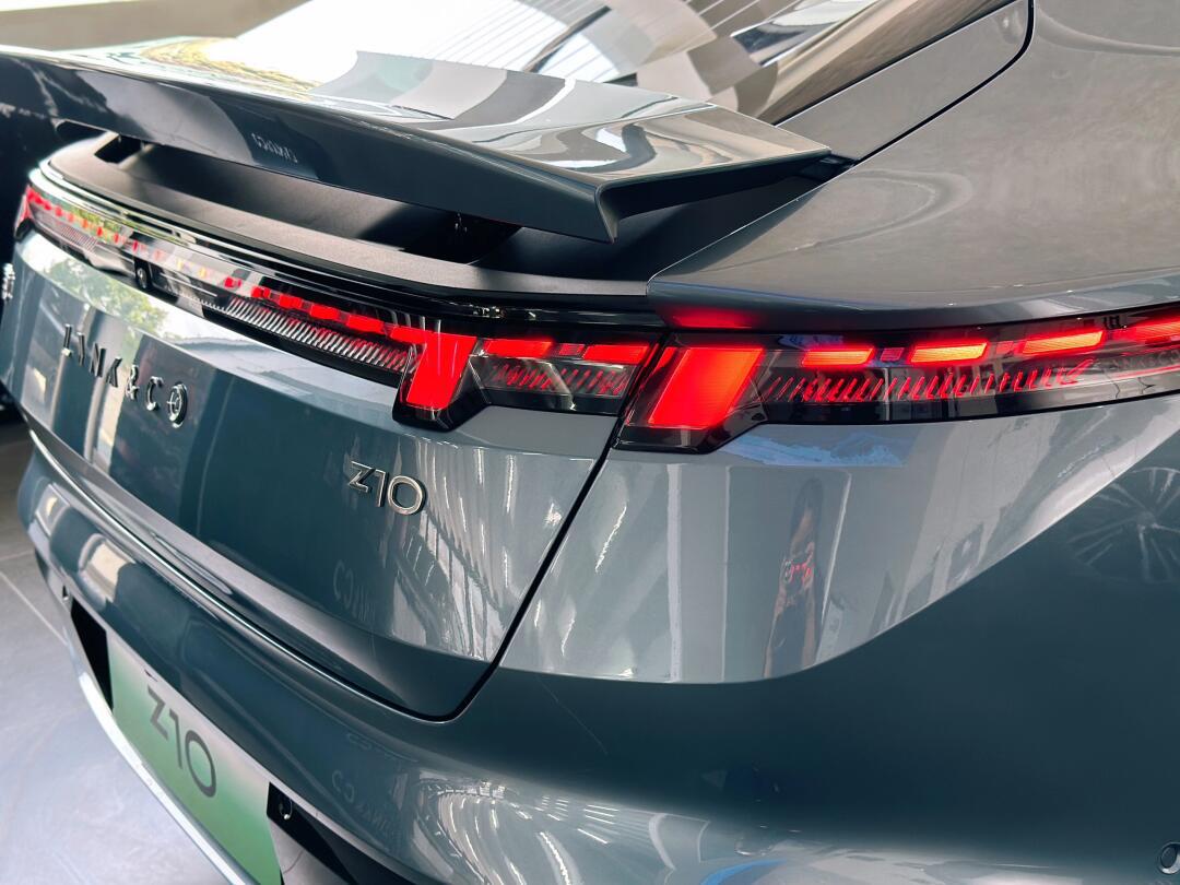 四驱+激光雷达的领克10 EM-P 安全无死角