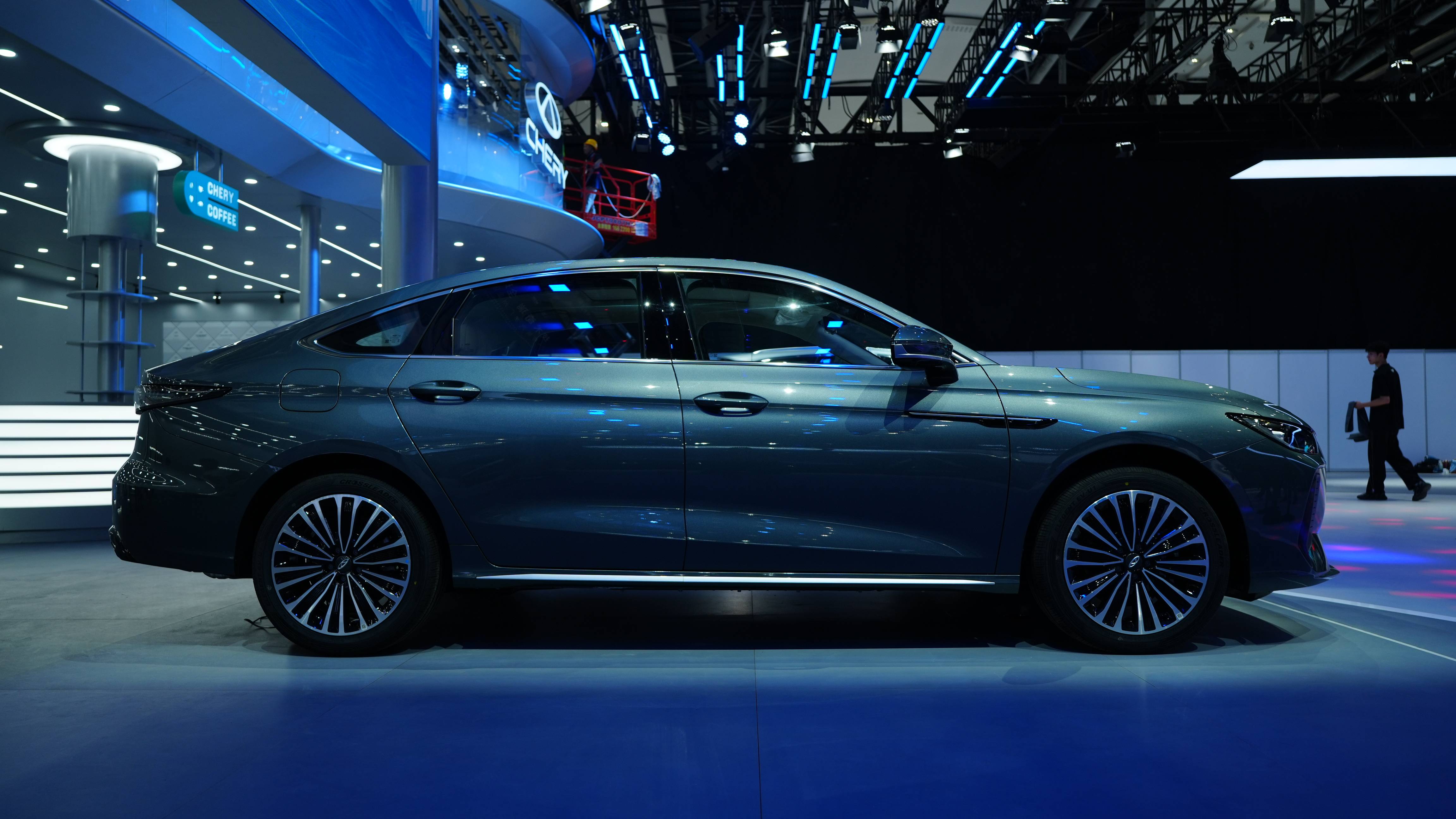 全铝车身/8.99万元起售 风云X3系列双车上市