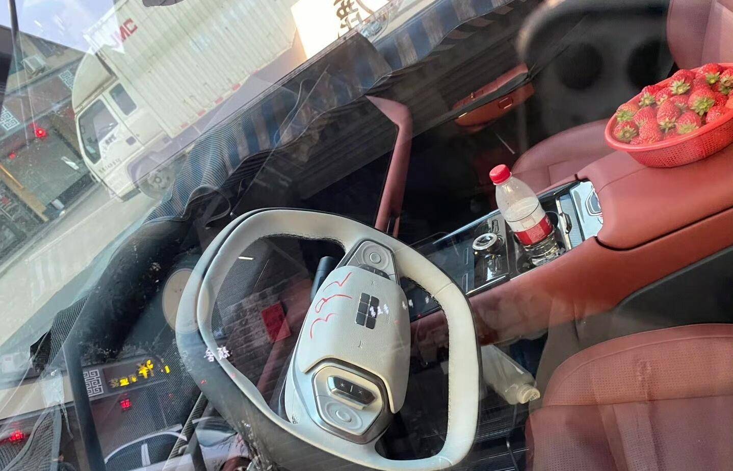 吉利银河M9预售价19.38万起,全家人的智能头等舱