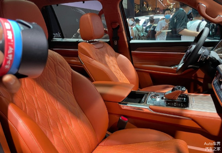 全新坦克500成都车展亮相 张雨绮任“首席体验官”