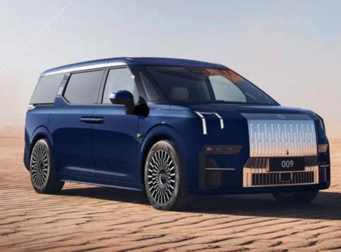 日产N7单月交付破万 官宣玫瑰摩卡新内饰