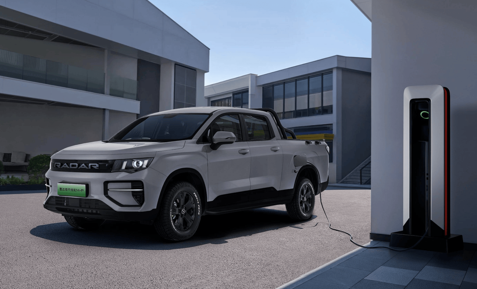 吉利雷达千里金刚电混PLUS四驱版 13.88万起