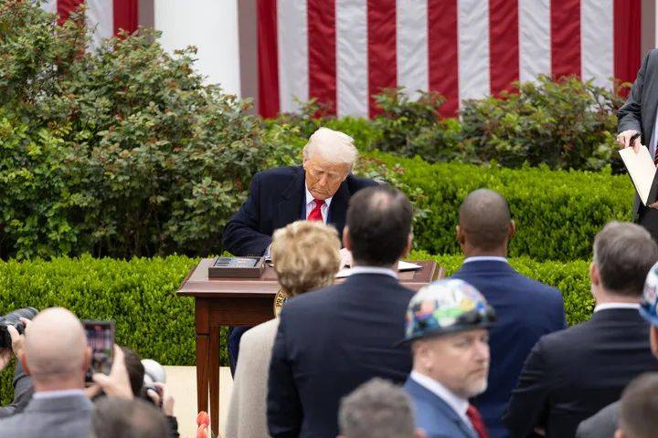 特朗普签署行政命令 正式实施美日贸易协定