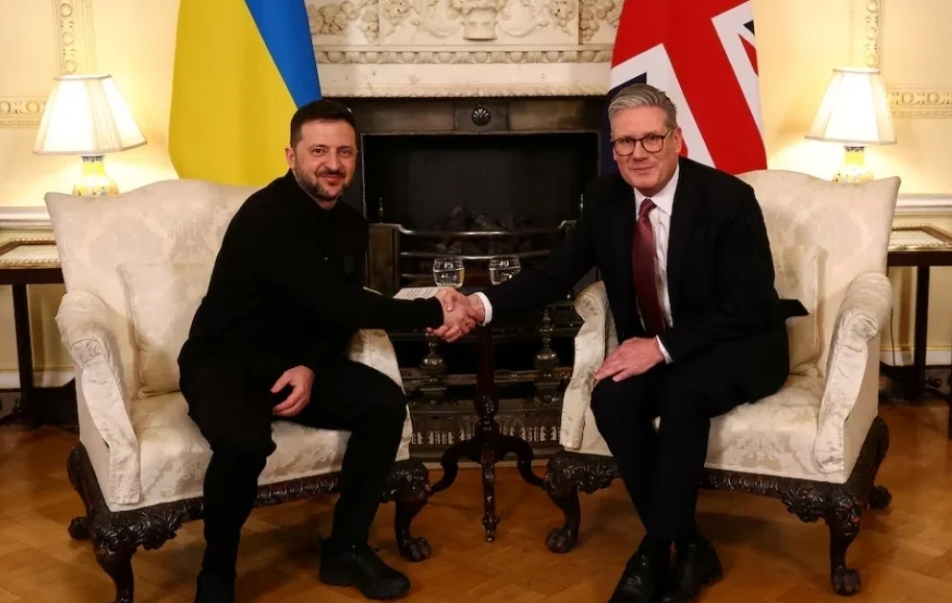 英国首相斯塔默改组内阁 原外相拉米接任副首相