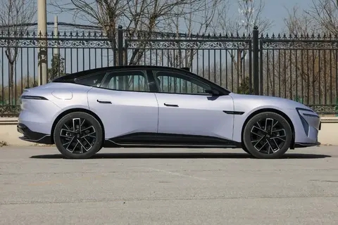 阿维塔07 2026款预售 增程可选52度大电池