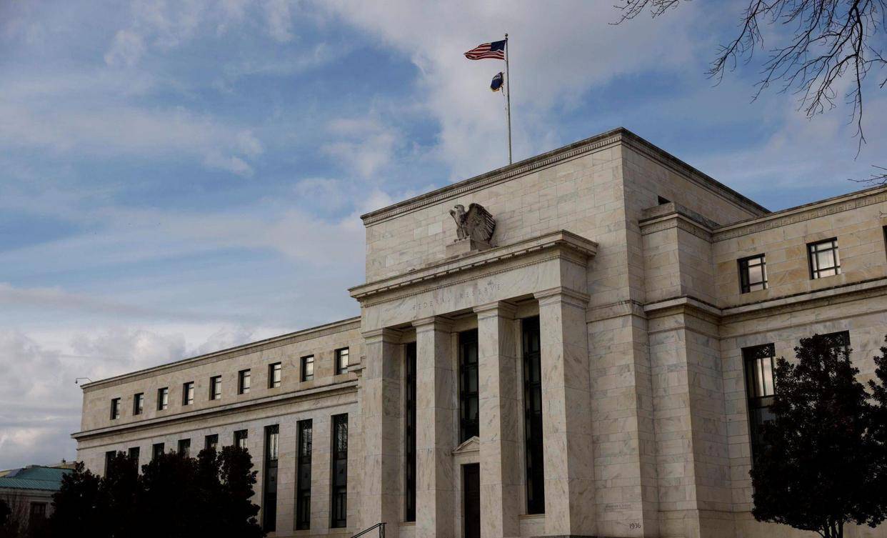 华尔街再掀“调整预期”潮 渣打银行：料美联储下周降息50基点