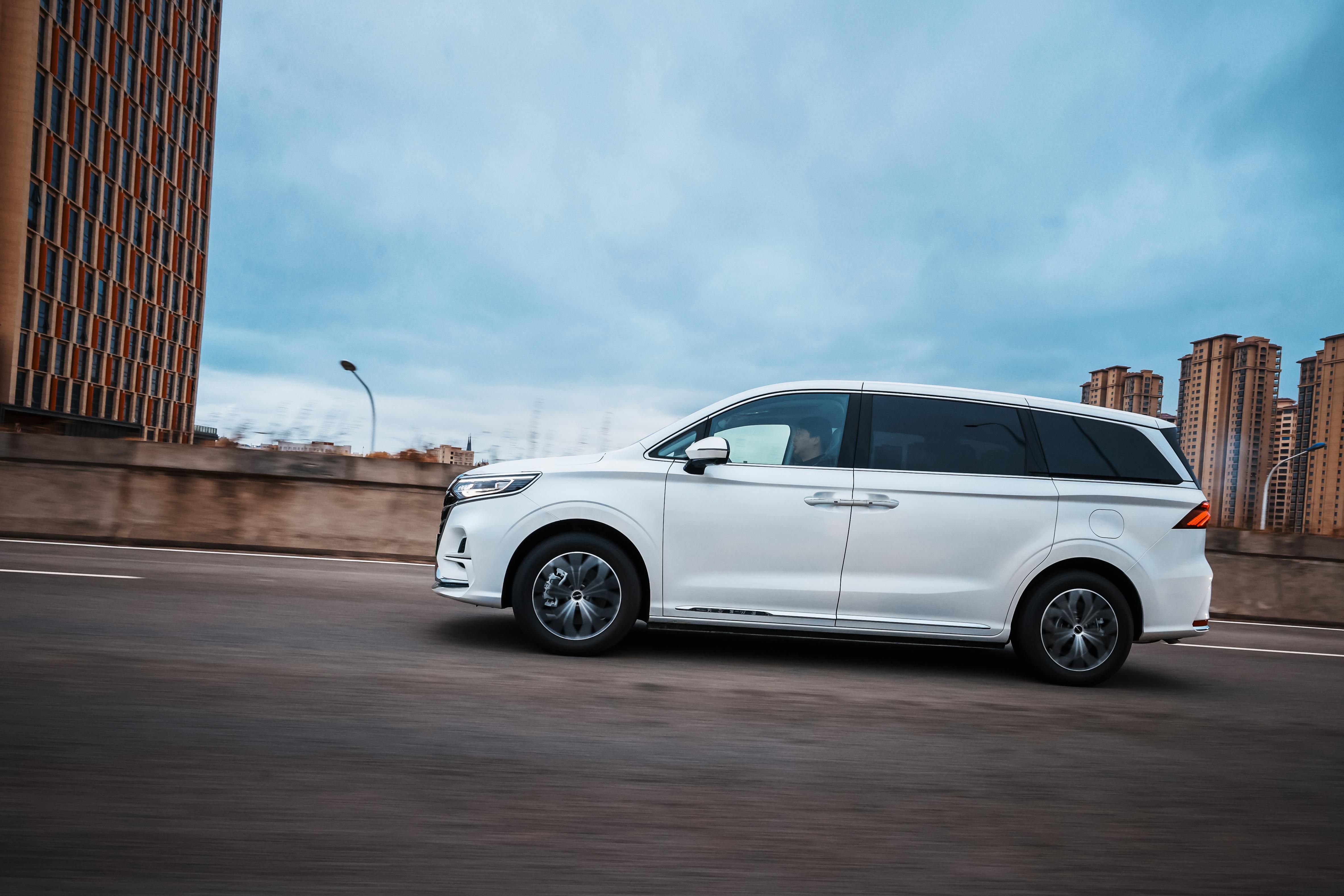 混动家轿“三好生” 荣威M7 DMH限时美好价8.58万起